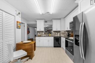 Beachy 2BR Adventure Pad 5-Min Walk to Waves - South Cocoa Beach - 2