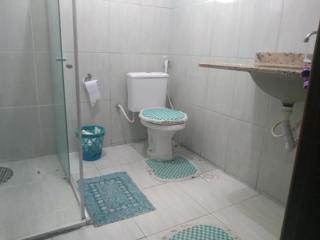 Casa composta por 2 quartos sala cozinha banheiro e uma varanda grande com uma churrasqueira Localizada na Rua Trindade 228 Palmeiras cabo frio na rua da lagoa MOBILIADA WI-FI SUPER ACONCHEGANTE AMBIENTE FAMILIAR - 0