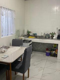 Casa composta por 2 quartos sala cozinha banheiro e uma varanda grande com uma churrasqueira Localizada na Rua Trindade 228 Palmeiras cabo frio na rua da lagoa MOBILIADA WI-FI SUPER ACONCHEGANTE AMBIENTE FAMILIAR - 7