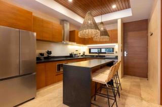 Jungle & Jade 202 - 1