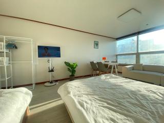 범계역2분 거리 퀸침대2개 무료주차가능 뚫린뷰가 일품 - 1