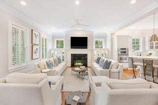 CUR767: 767 Curlew Court - 1