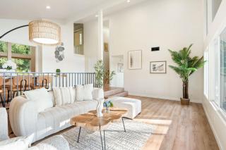 Spacious Retreat with Scenic Mountain Views - 4