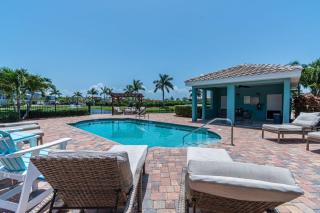 Luxury Townhouse Minutes from Beach and Downtown - Indian Harbour Beach - 8