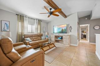 3BR Cocoa Beach Oasis w Tiki Hut & Kayaks Walk to Beach - 5