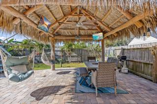 3BR Cocoa Beach Oasis w Tiki Hut & Kayaks Walk to Beach - 4