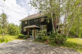 Lake Views, Hot Tub, Fireplace and Pool Table - 0
