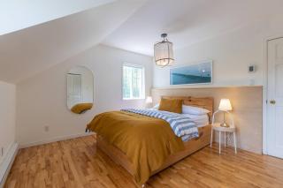 Lake Views, Hot Tub, Fireplace and Pool Table - 6