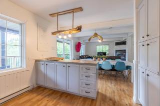 Lake Views, Hot Tub, Fireplace and Pool Table - 3