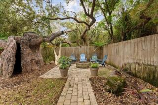 Secluded Coastal Retreat Walk to Beach - 9