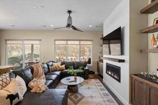 Trappers Ridge Home Stunning Mountain Views and Family Fun - 8