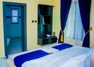 Blue Pair Signature Hotel and Suites - 3