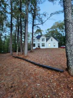 La Vela Blanca - Modern Southern Getaway - Newnan - 3