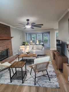 La Vela Blanca - Modern Southern Getaway - Newnan - 1