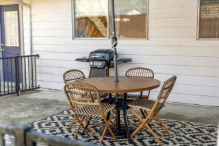 4BD Cozy Escape BBQ & Private Hot Tub - 4