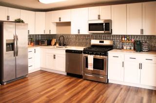 Cozy Ranch King Bed & Pet Friendly - Fenced Yard - 3