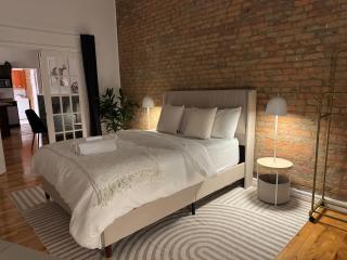 Top Location - The 777 Old Port Gem - 7