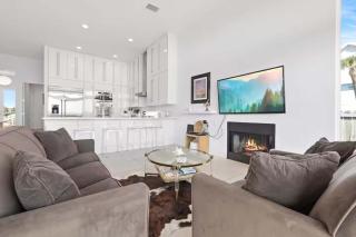 Beachfront Haven Steps from Downtown & the Sand - 4