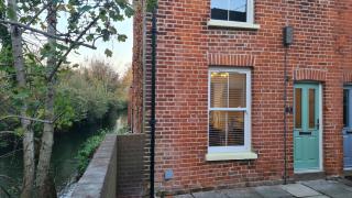 Riverside Cottage - City Centre - 9