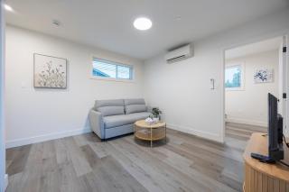 Sunny 1BR Detached Suite - Near City Center - 0