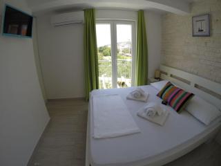 Zara Comfortable Holiday Residence - 3
