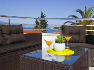 Zara Comfortable Holiday Residence - 9