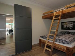 Central location with pool - 8