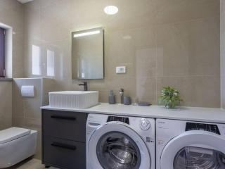 Luxurious apartment with pool - 4