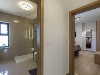 Luxurious apartment with pool - 2