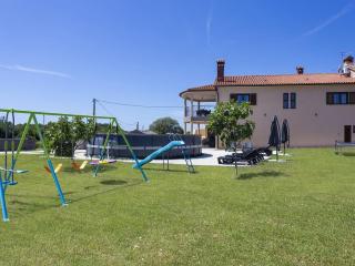 Luxurious apartment with pool - 7