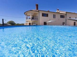 Luxurious apartment with pool - 1