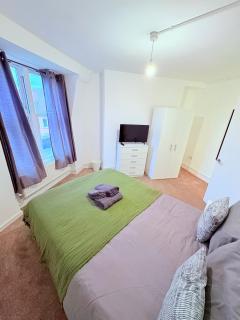 BRAND NEW and PRIME 3 bed flat for 6 people near Chelsea Stadium with welcome breakfast - 6