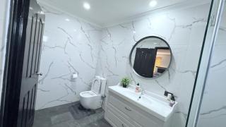 Newly Renovated Room,Bathroom and private Kitchen - 5