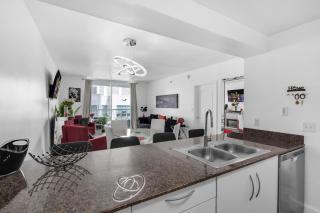 Luxury 1 Bedroom Penthouse, Bay & City Views and 1 Free Parking - 6