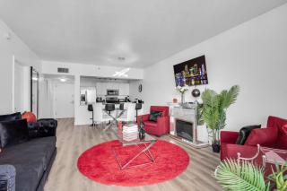 Luxury 1 Bedroom Penthouse, Bay & City Views and 1 Free Parking - 7