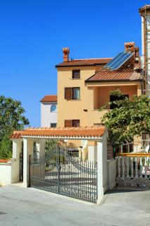 Apartments with parking space Stinjan, Pula - 7368 - 9
