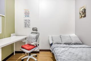 Cozy Garden View near Airport WFH Netflix Stay - 3