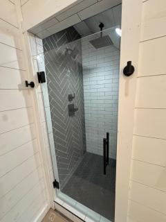 The Gorgeous New Skyfall Cabin Sleeps 10 in Style! - Broken Bow - 4