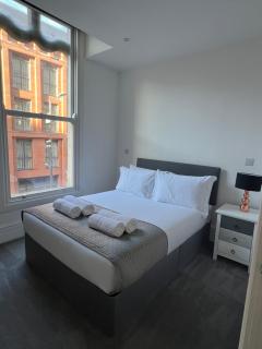 Beautiful 2-Bed apartment City Centre near LGI - 2