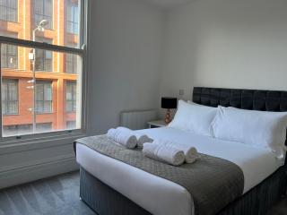 Beautiful 2-Bed apartment City Centre near LGI - 0