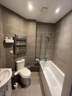 Beautiful 2-Bed apartment City Centre near LGI - 7