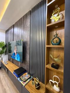 The Luxe 4-Bedroom Haven - 2