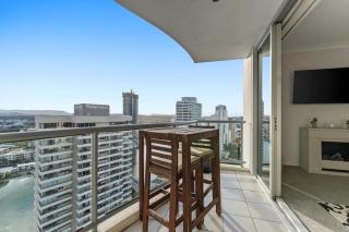 Surfers Paradise Escape - Three Pools - Gym - Parking - High Floor - Walk To Beach - 1