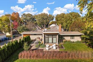 "The Modern Muse" at Lake Harriet by Roxy Rentals - Richfield - 0