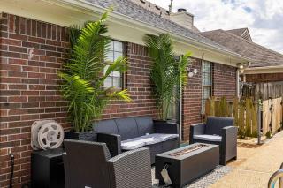 Cori's Pool House - 2