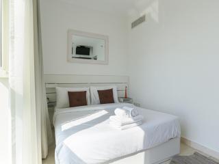 Welhome - Waterfront Views 1BR in the Heart of Al Reem - 7