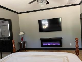 Deer Lake Cabin 3 bd Room NEWLY BUILT with Fireplace Hot Tub and EV Charger - 3