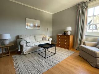 Rural idyll under thatched roof - 1