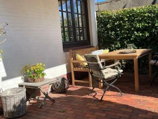 Rural idyll under thatched roof - 6