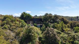 Golden Bay Heights - Luxury Accommodation - 7